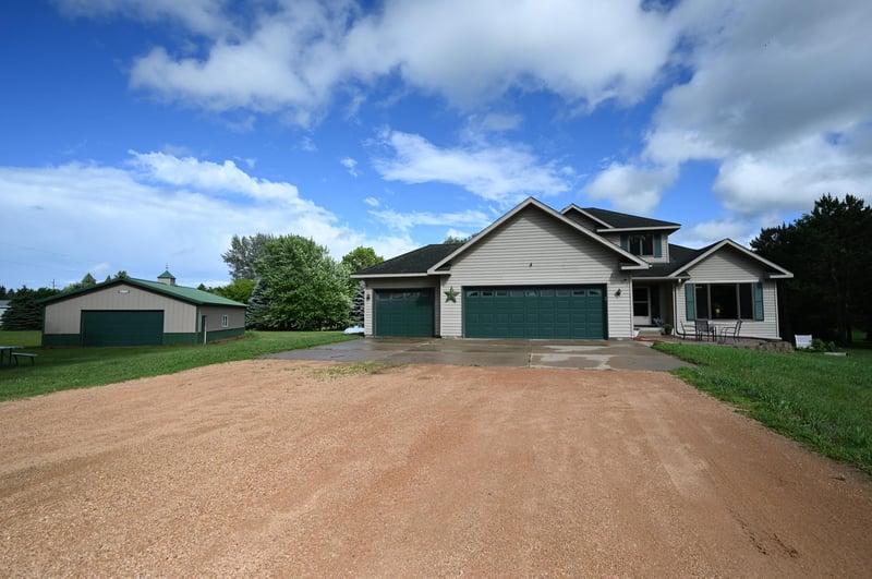 2161 Colburn Dr, Shakopee, MN 55379