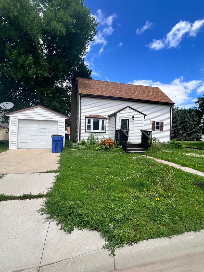 256 Locust St, Dawson, MN 56232