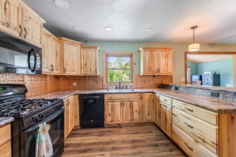 1497 Claudia Ave, La Crescent, MN 55947
