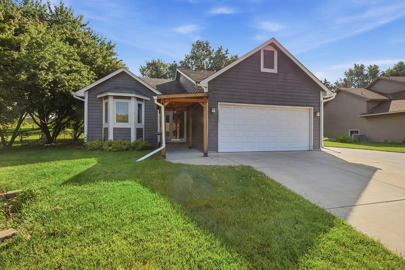 17040 Glencoe Ave, Lakeville, MN 55044