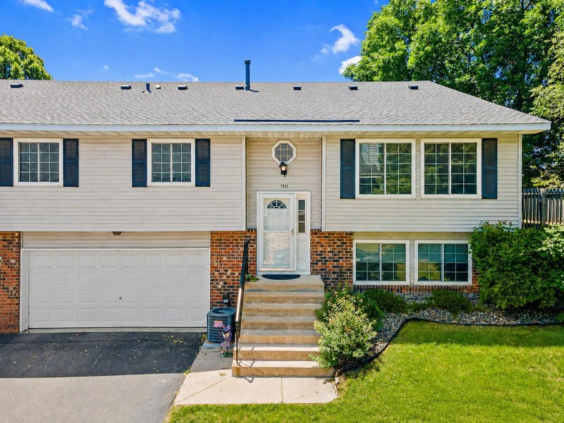 7923 147th St W, Apple Valley, MN 55124