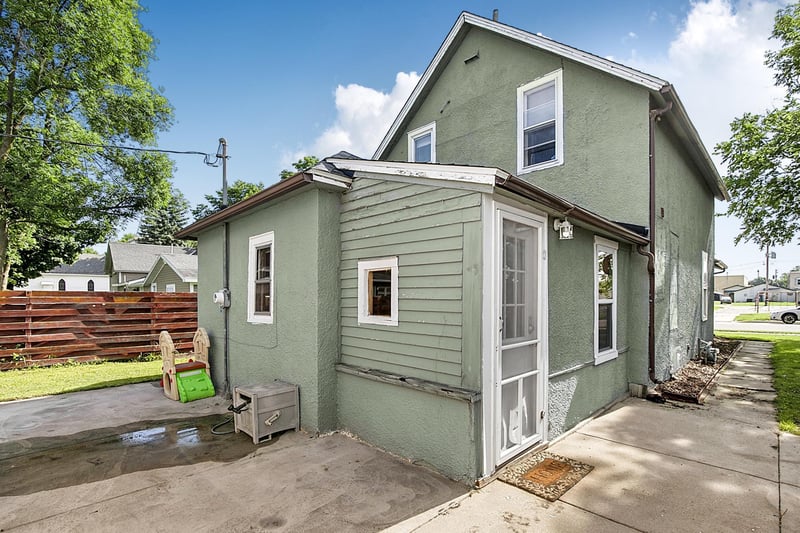 251 Church St N, Eden Valley, MN 55329