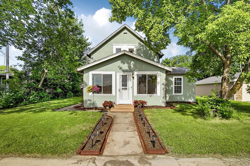 251 Church St N, Eden Valley, MN 55329