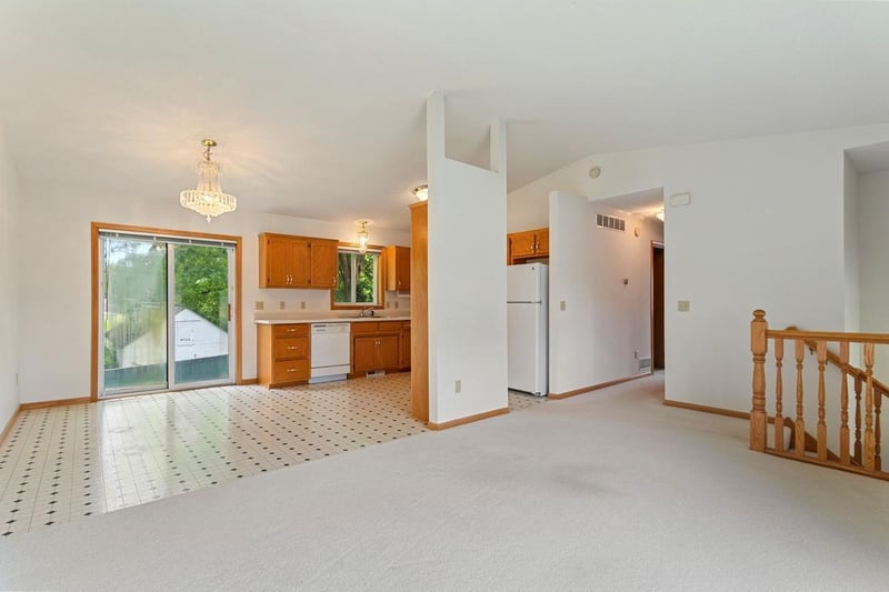 121 Brown Ave S, Annandale, MN 55302