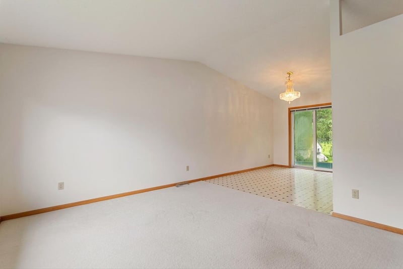 121 Brown Ave S, Annandale, MN 55302
