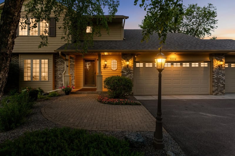 7934 Chesshire Ln N, Maple Grove, MN 55311