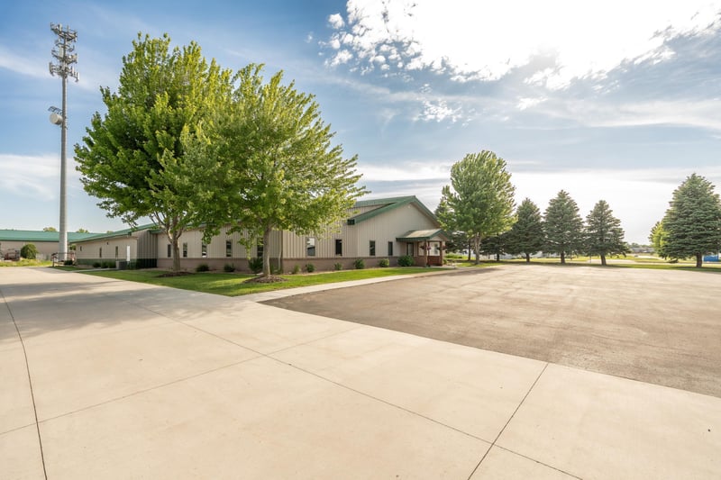 800 6th St NW, New Prague, MN 56071