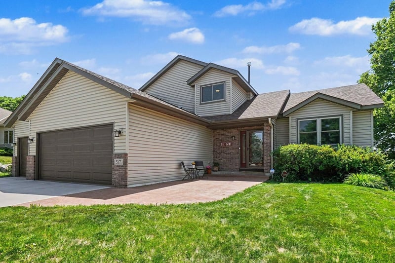 517 Upland Rd NW, Saint Michael, MN 55376