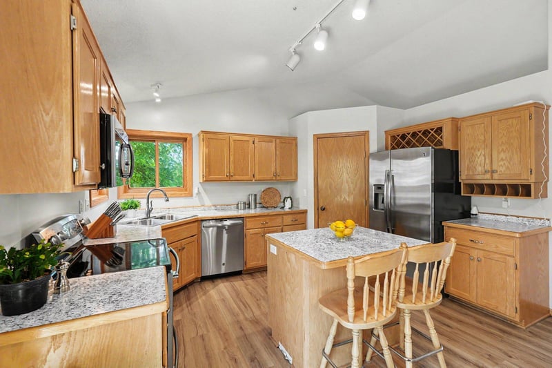 517 Upland Rd NW, Saint Michael, MN 55376