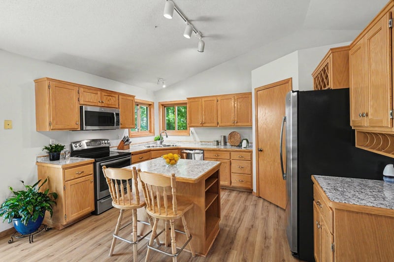 517 Upland Rd NW, Saint Michael, MN 55376