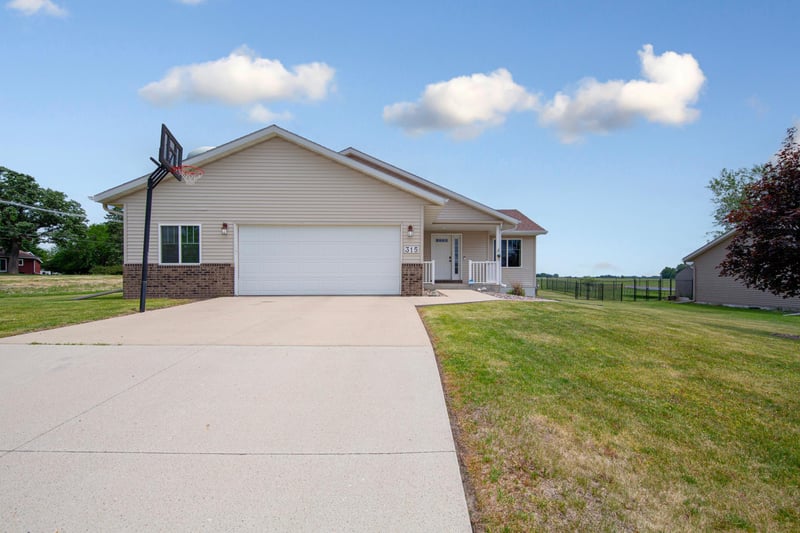315 Hazeltine Ave NE, Owatonna, MN 55060