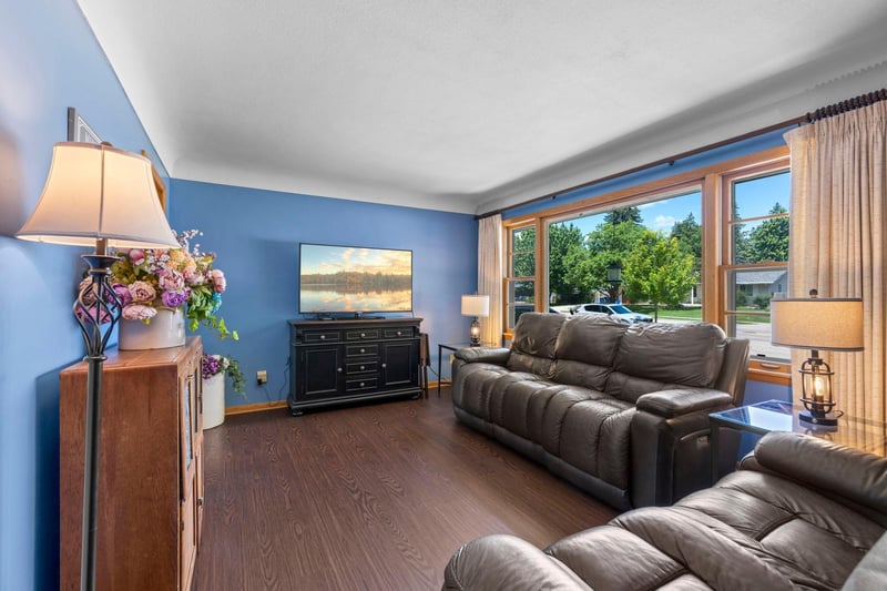 512 Woodley St E, Northfield, MN 55057