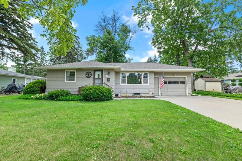 512 Woodley St E, Northfield, MN 55057