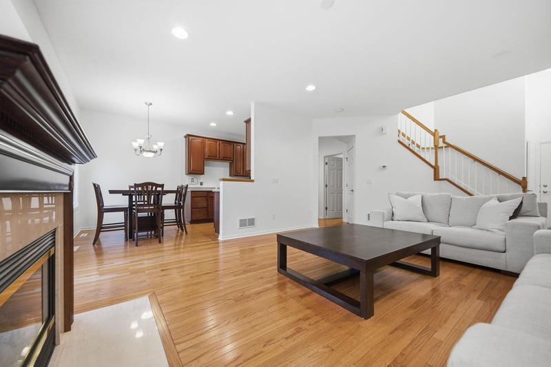 9796 Cupola Ln, Eden Prairie, MN 55347