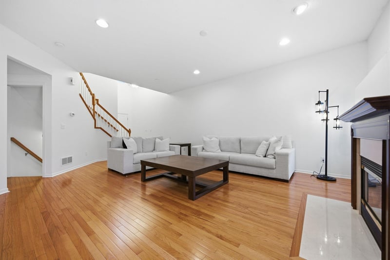 9796 Cupola Ln, Eden Prairie, MN 55347