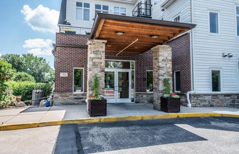 301 7th St W #2203, Northfield, MN 55057