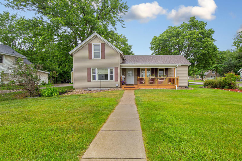 806 5th St NW, Faribault, MN 55021