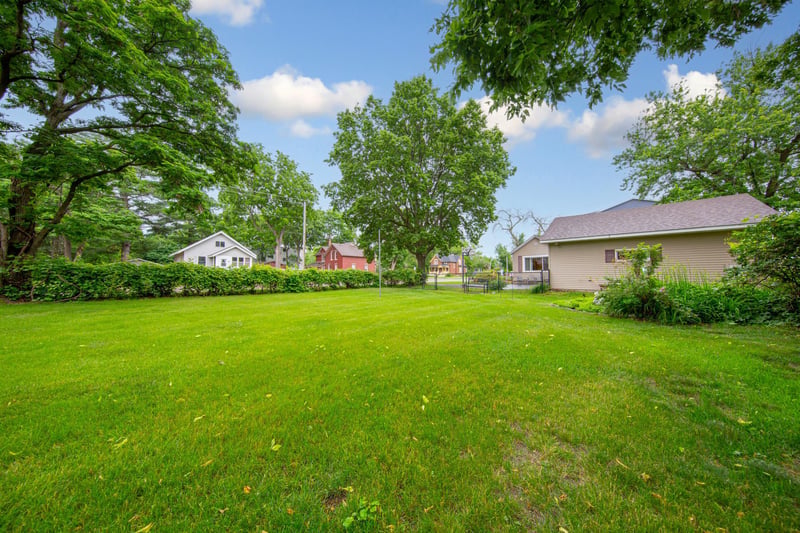 806 5th St NW, Faribault, MN 55021