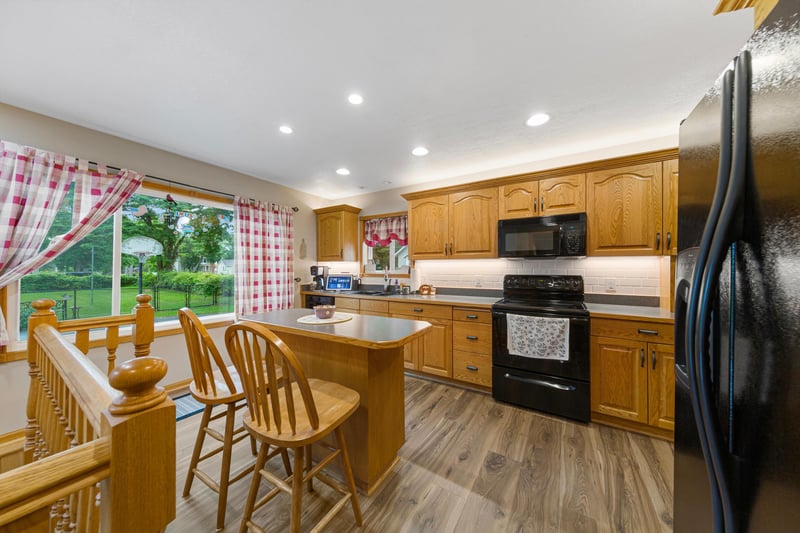 806 5th St NW, Faribault, MN 55021