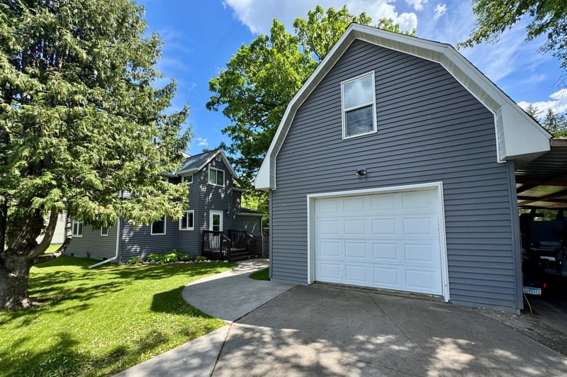 404 Elk St NW, Warroad, MN 56763