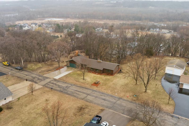 830 W Church St, Belle Plaine, MN 56011