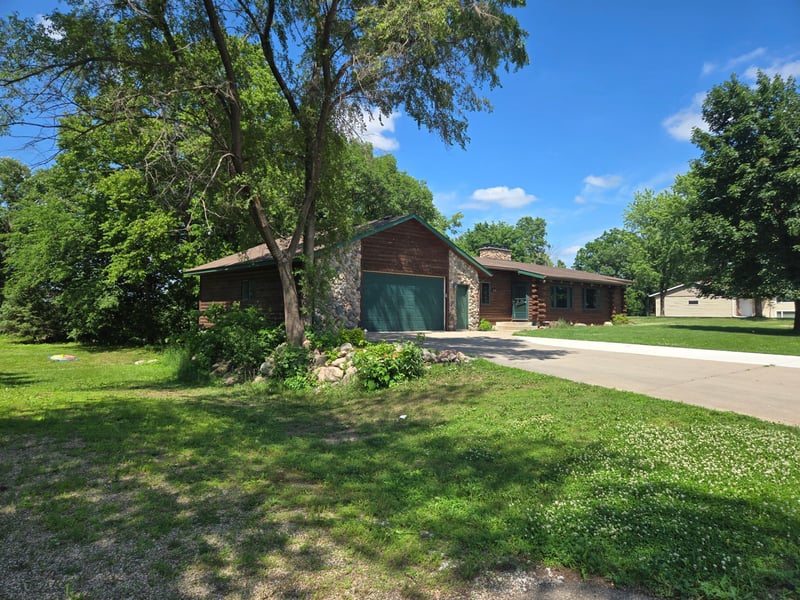 830 W Church St, Belle Plaine, MN 56011