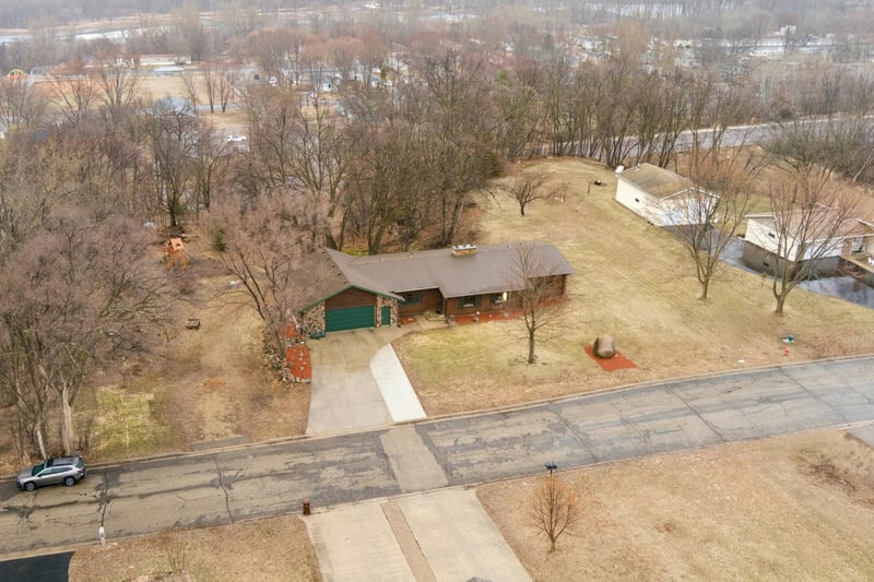 830 W Church St, Belle Plaine, MN 56011