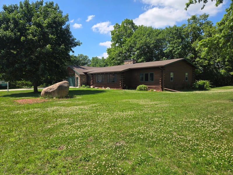 830 W Church St, Belle Plaine, MN 56011