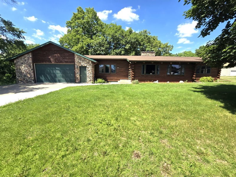 830 W Church St, Belle Plaine, MN 56011