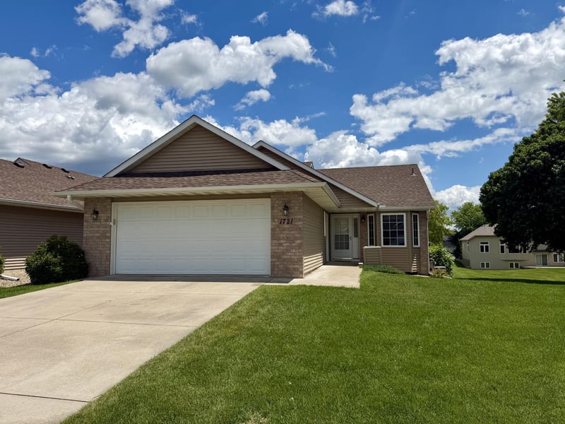 1721 Carleton Dr, Hastings, MN 55033