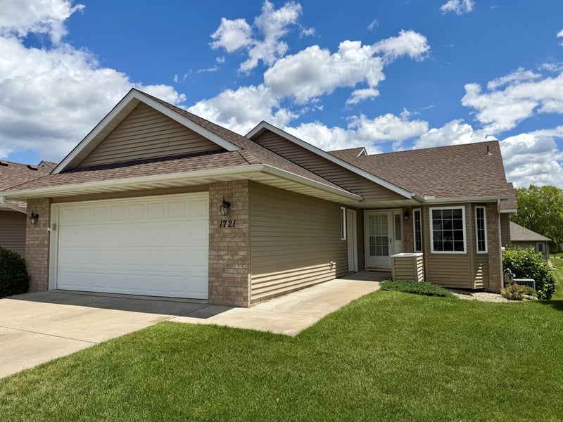 1721 Carleton Dr, Hastings, MN 55033