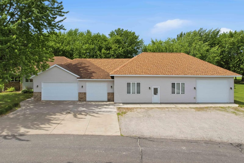 2031 Highland Cir W, Mora, MN 55051