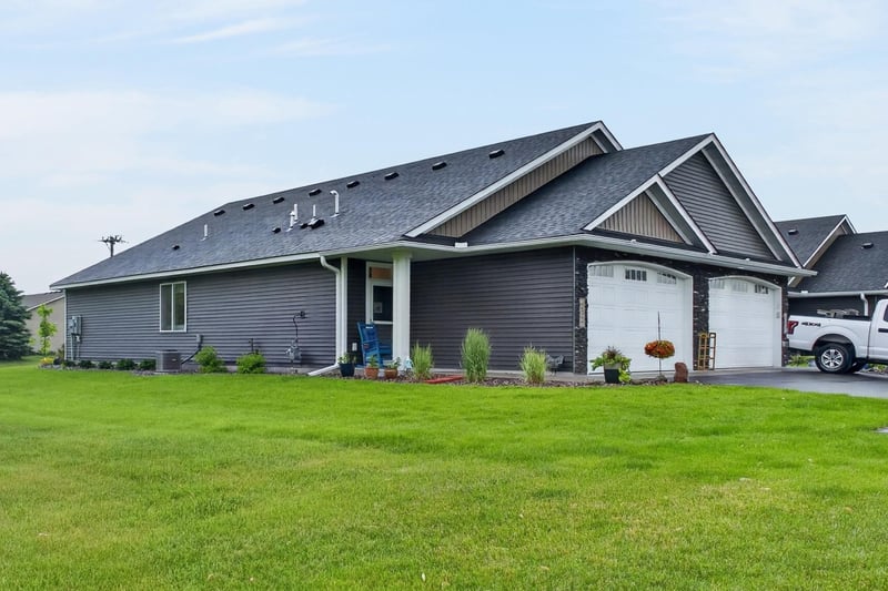 232 11th Ave S, Princeton, MN 55371
