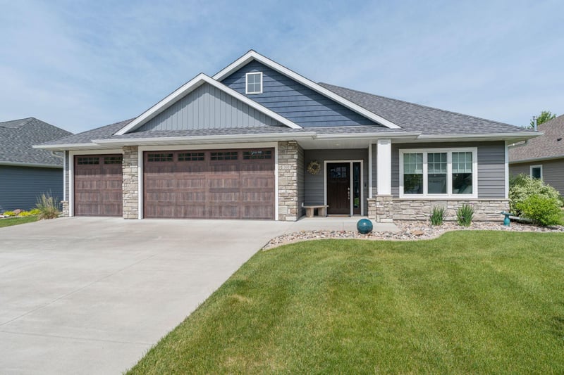 305 Dancing Waters Cir, Mankato, MN 56001