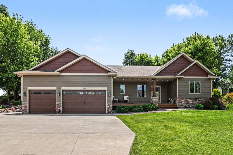 1120 Park Ln SE, New Prague, MN 56071