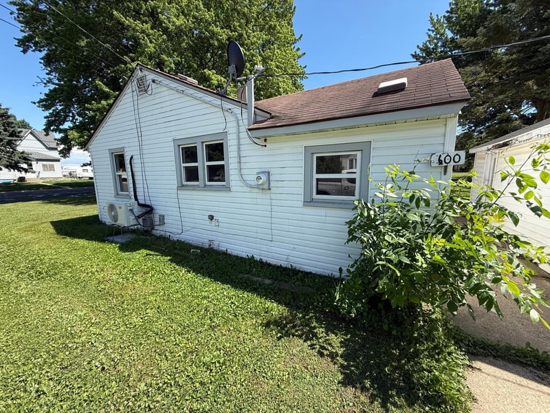 600 2nd Ave SE, Hayfield, MN 55940
