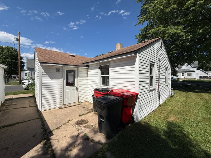 600 2nd Ave SE, Hayfield, MN 55940