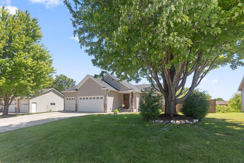 741 Morrison Ave S, Annandale, MN 55302