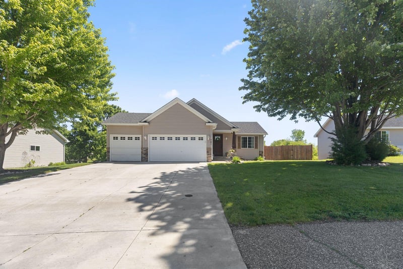 741 Morrison Ave S, Annandale, MN 55302