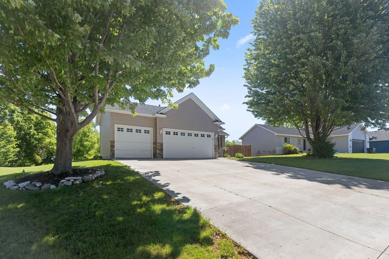 741 Morrison Ave S, Annandale, MN 55302