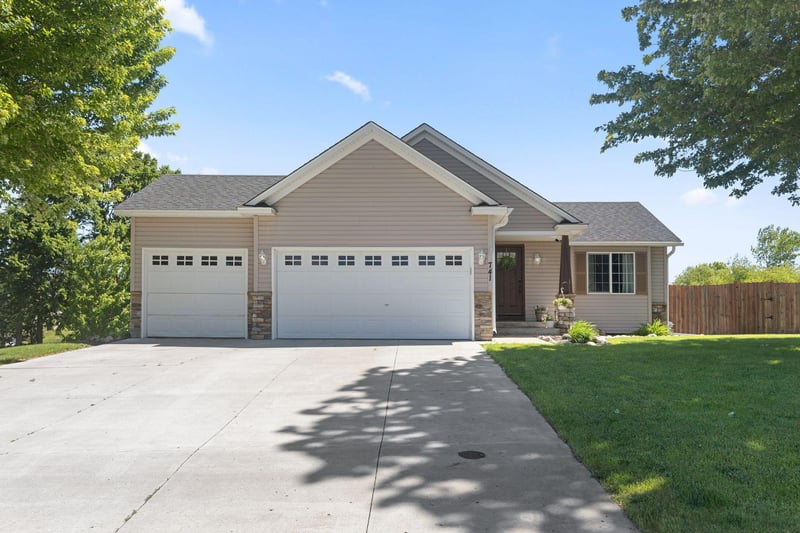 741 Morrison Ave S, Annandale, MN 55302
