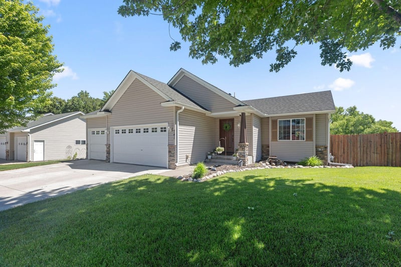 741 Morrison Ave S, Annandale, MN 55302