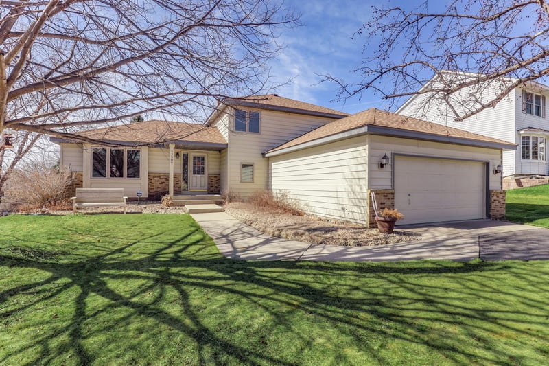 13908 York Ave S, Burnsville, MN 55337