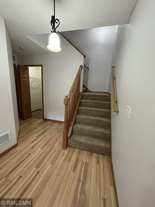 6884 Meadow Grass Ln S, Cottage Grove, MN 55016