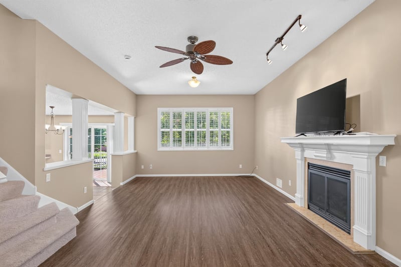 9330 214th St W, Lakeville, MN 55044