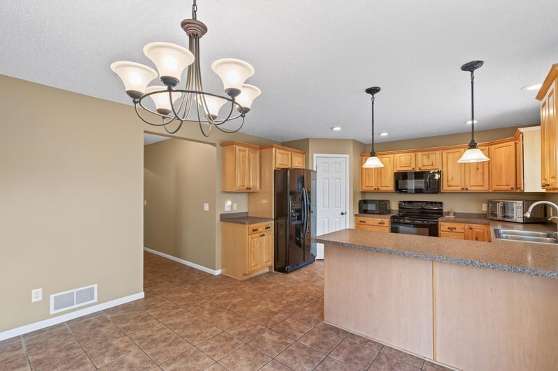 9330 214th St W, Lakeville, MN 55044