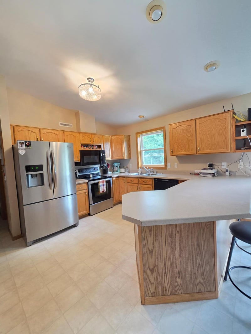 207 2nd Ave NW, Altura, MN 55910