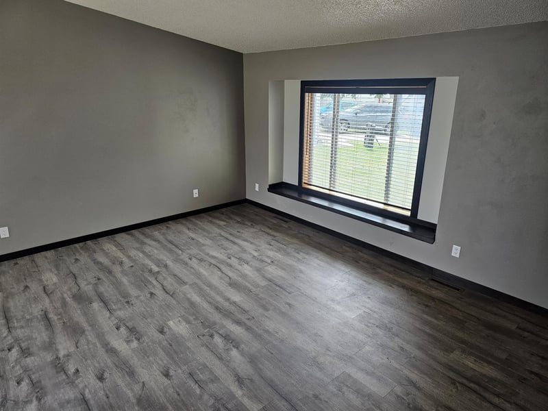 3616 Village Green Ln, Moorhead, MN 56560