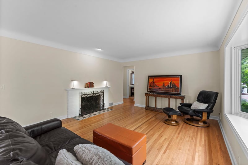4705 Valley View Rd, Edina, MN 55424