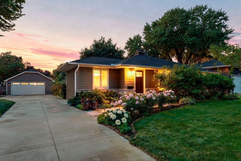 4705 Valley View Rd, Edina, MN 55424